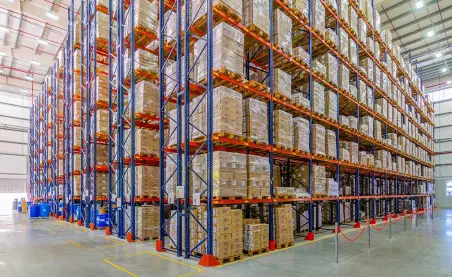 Selective pallet racking system for warehouse storage in UAE
